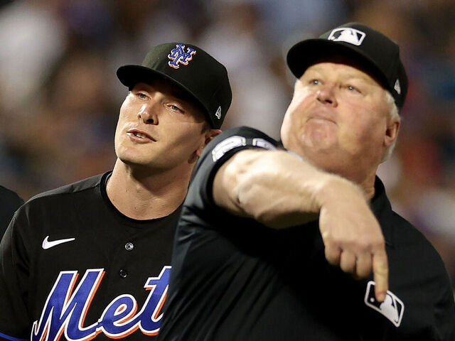 Mets pitcher Drew Smith is EJECTED after failing to pass hands