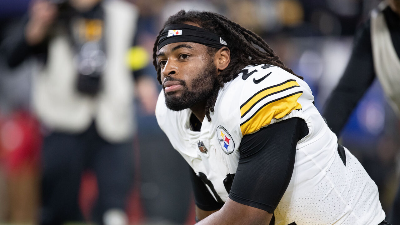 BALTIMORE, MD - JANUARY 01: Pittsburgh Steelers running back Najee Harris (22) before the game between the Pittsburgh Steelers and the Baltimore Ravens on January 1, 2023 at M&T Bank Stadium in Baltimore, MD.
