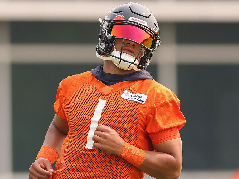 Bears QB Justin Fields says chemistry with new WR D.J. Moore came on  'quickly' in minicamp