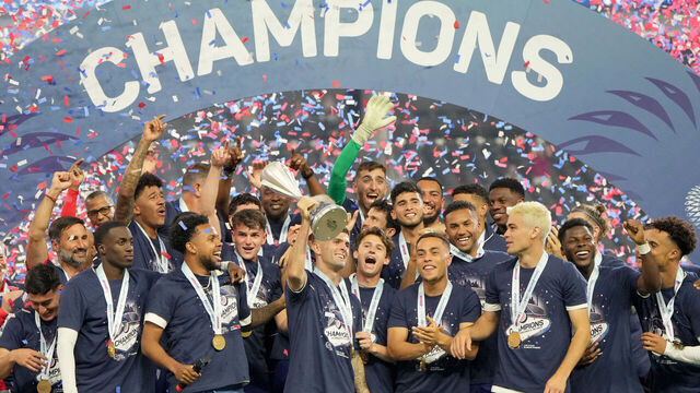 LAS VEGAS, NEVADA - JUNE 18: Christian Pulisic #10 of the United States lifts the trophy as United States players celebrate winning the Concacaf Nations League tournament during the 2023 CONCACAF Nations League Final against Canada at Allegiant Stadium on June 18, 2023 in Las Vegas, Nevada.