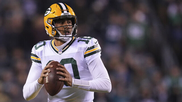 PHILADELPHIA, PA - NOVEMBER 27: Jordan Love #10 of the Green Bay Packers looks to pass against the Philadelphia Eagles at Lincoln Financial Field on November 27, 2022 in Philadelphia, Pennsylvania.