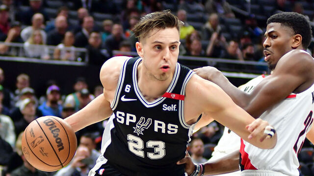SAN ANTONIO, TX - APRIL 6: Zach Collins #23 of the San Antonio Spurs moves the ball during the game against the Portland Trail Blazers on April 6, 2023 at the AT&T Center in San Antonio, Texas. Mandatory Copyright Notice: Copyright 2023 NBAE (Photos by Michael Gonzales/NBAE via Getty Images)