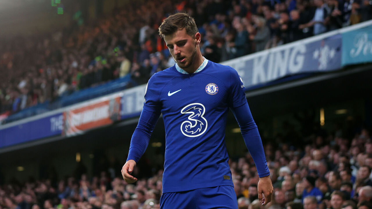 LONDON, ENGLAND - OCTOBER 22: Mason Mount of Chelsea during the Premier League match between Chelsea FC and Manchester United at Stamford Bridge on October 22, 2022 in London, United Kingdom.