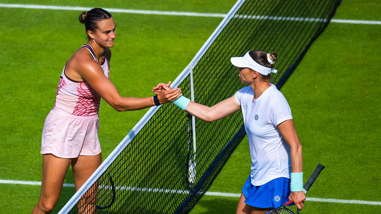 BERLIN, GERMANY - JUNE 20: Aryna Sabalenka and Vera Zvonareva shake hands at the net after the first round on Day 4 of the bett1open 2023 Berlin at LTTC Rot-Weiß e.V. on June 20, 2023 in Berlin, Germany