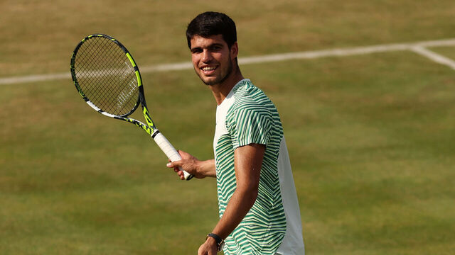 LONDON, ENGLAND - JUNE 22: Carlos Alcaraz of Spain celebrates winning match point against Jiri Lehecka of Czech Republic during the Men's Singles Second Round match on Day Four of the cinch Championships at The Queen's Club on June 22, 2023 in London, England.