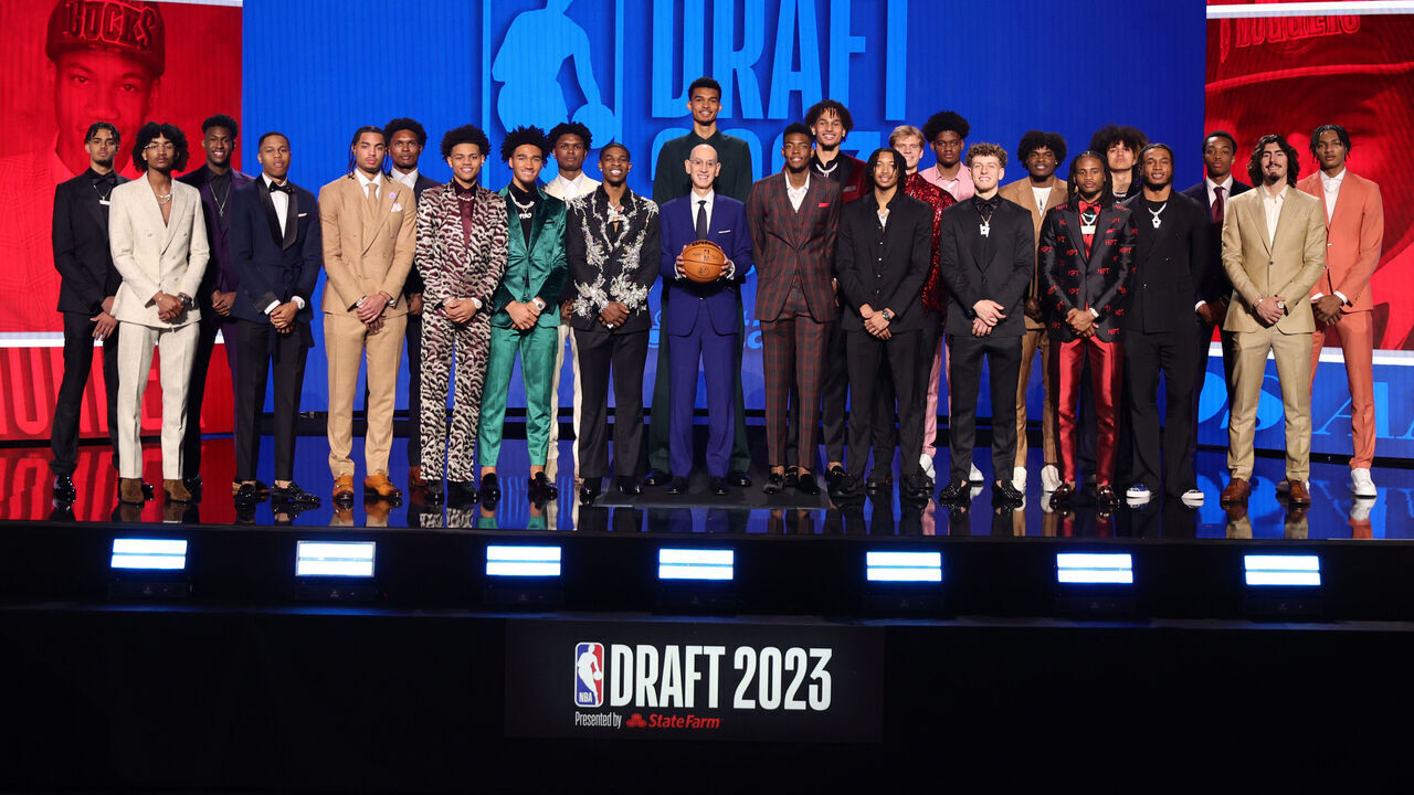 BROOKLYN, NY - JUNE 22: (L-R) Rayan Rupert, Kobe Brown, Olivier-Maxence Prosper, Jordan Hawkins, Jett Howard, Keyonte George, Ausar Thompson, Jalen Hood-Schifino, Amen Thompson, Scoot Henderson, Victor Wembanyama, Brandon Miller, Dereck Lively II, Nick Smith Jr., Gradey Dick, Taylor Hendricks, Brandin Podziemski, Jarace Walker, Cason Wallace, Anthony Black, Cam Whitmore, Bilal Coulibaly, Jamie Jaquez Jr., Noah Clowney pose for a group shot with NBA Commissioner Adam Silver for the draft class during the 2023 NBA Draft on June 22, 2023 at Barclays Center in Brooklyn, New York. Mandatory Copyright Notice: Copyright 2023 NBAE