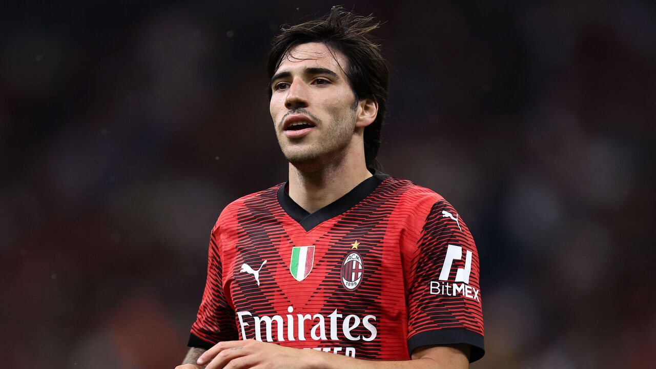 STADIO GIUSEPPE MEAZZA, MILANO, ITALY - 2023/06/04: Sandro Tonali of Ac Milan looks on during the Serie A football match between Ac Milan and Hellas Verona. Ac Milan wins 3-1 over Hellas Verona Fc.