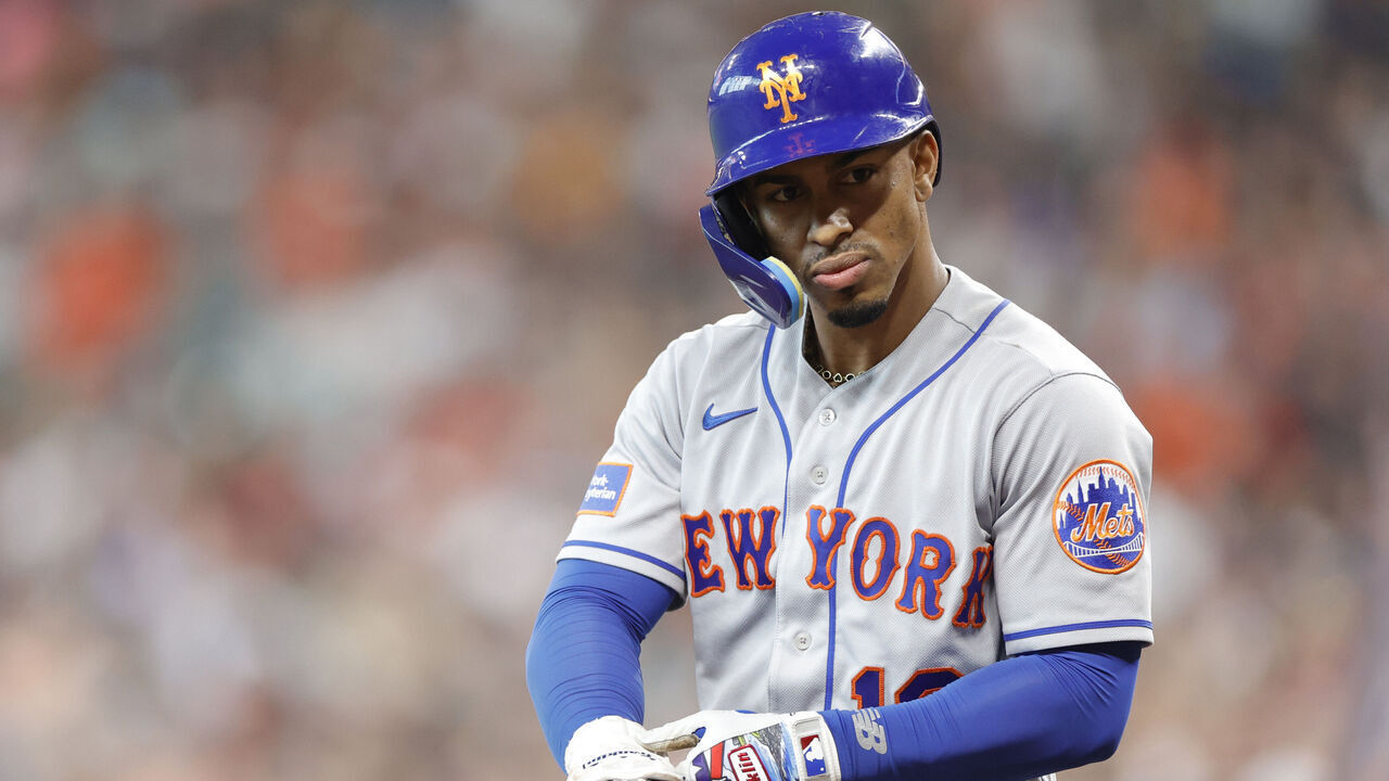 HOUSTON, TEXAS - JUNE 21: Francisco Lindor #12 of the New York Mets bats during the first inning \ at Minute Maid Park on June 21, 2023 in Houston, Texas.