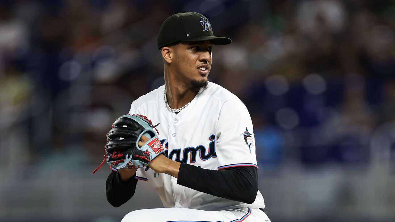 MIAMI, FLORIDA - JUNE 25: Eury Perez #39 of the Miami Marlins delivers a pitch in the first inning of the game against the Pittsburgh Pirates at loanDepot park on June 25, 2023 in Miami, Florida.
