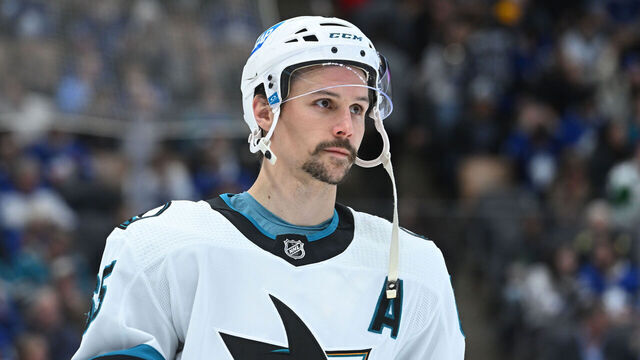 TORONTO, ON - NOVEMBER 30: San Jose Sharks Defenceman Erik Karlsson (65) lines up prior to the face off in the third period during the NHL regular season game between the San Jose Sharks and the Toronto Maple Leafs on November 30, 2022 at Scotiabank Arena in Toronto, ON.