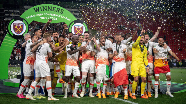 PRAGUE, CZECH REPUBLIC - JUNE 7: West Ham United team captain Declan Rice (C), with team, lift the trophy after winning the Europa Conference Football League match between West Ham United and Fiorentina, at the Fortuna Arena in Prague, Czech Republic on June 7, 2023.