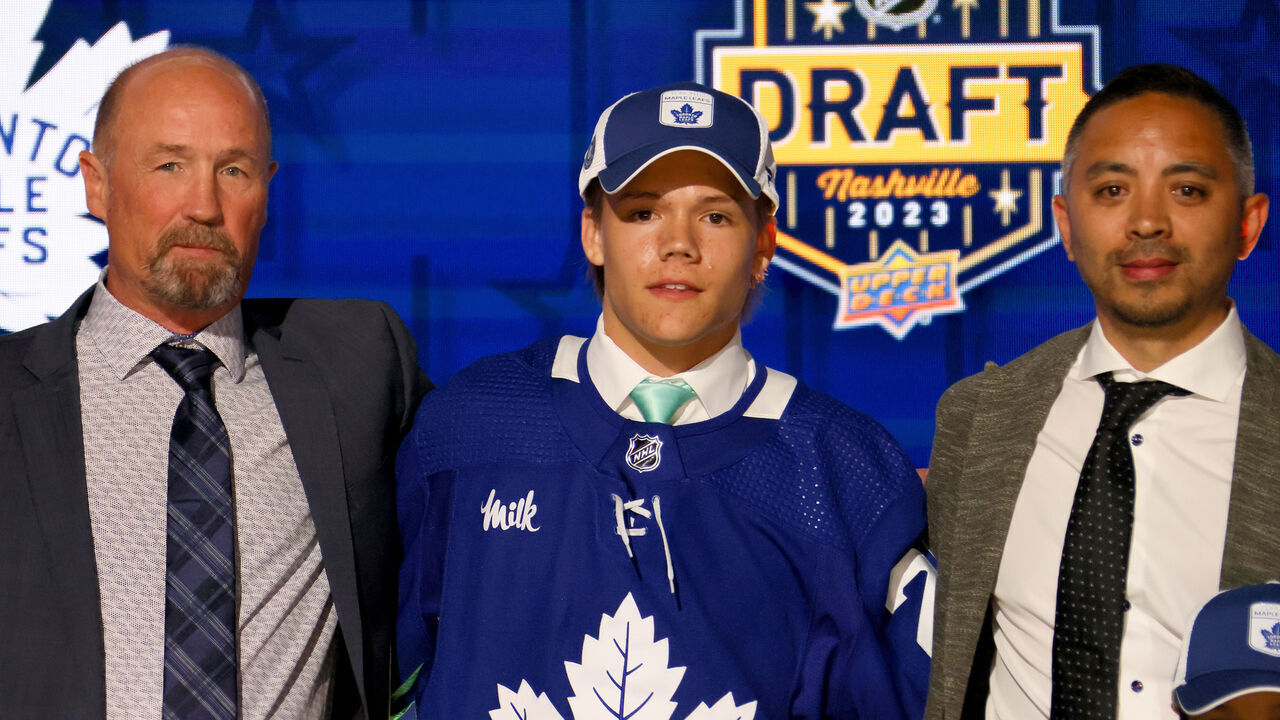 NASHVILLE, TENNESSEE - JUNE 28: Easton Cowan is selected by the Toronto Maple Leafs with the 28th overall pick during round one of the 2023 Upper Deck NHL Draft at Bridgestone Arena on June 28, 2023 in Nashville, Tennessee.