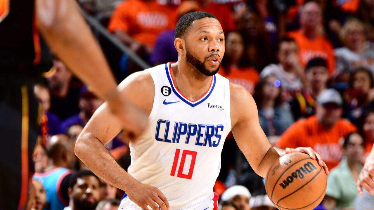 PHOENIX, AZ - APRIL 25: Eric Gordon #10 of the LA Clippers dribbles the ball during the game against the Phoenix Suns during Round 1 Game 5 of the 2023 NBA Playoffs on April 25, 2023 at Footprint Center in Phoenix, Arizona. Mandatory Copyright Notice: Copyright 2023 NBAE