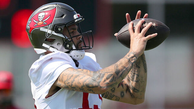 TAMPA, FL - JUN 06: Tampa Bay Buccaneers Wide Receiver Mike Evans (13) goes thru a drill during the Tampa Bay Buccaneers OTA Offseason Workouts on June 06, 2023 at the AdventHealth Training Center at One Buccaneer Place in Tampa, Florida.