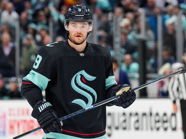 Blackhawks sign Ryan Donato to 2-year, $4M contract | theScore.com