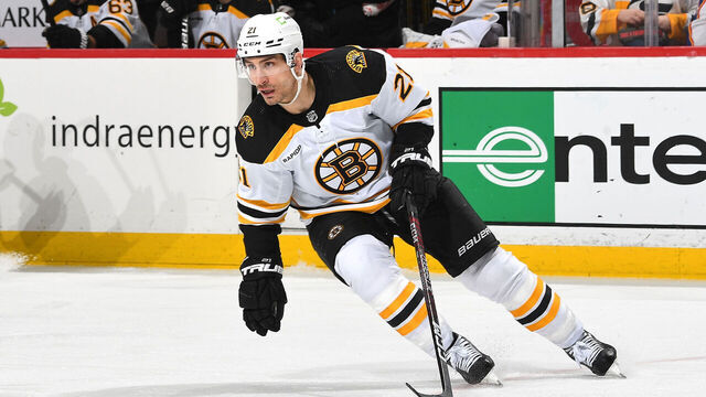PITTSBURGH, PA - APRIL 01: Garnet Hathaway #21 of the Boston Bruins skates against the Pittsburgh Penguins at PPG PAINTS Arena on April 1, 2023 in Pittsburgh, Pennsylvania.