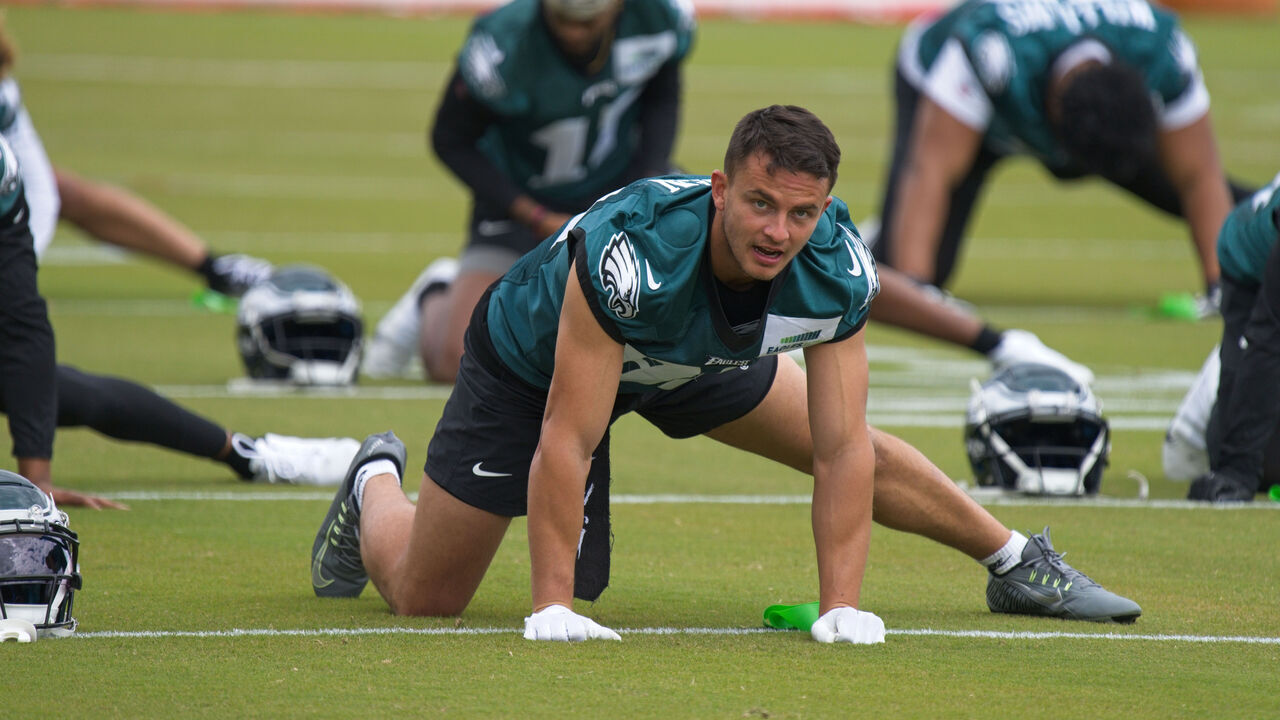 PHILADELPHIA, PA - MAY 05: Philadelphia Eagles wide receiver Devon Allen (82) warms up during Philadelphia Eagles rookie mini training camp on May 5, 2023 at the Novacare Training Complex in Philadelphia, PA.