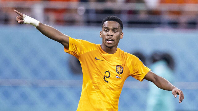 25 November 2022, Qatar, Ar-Rayyan: Soccer: World Cup, Netherlands - Ecuador, Preliminary Round, Group A, Matchday 2, Chalifa International Stadium, Netherlands' Jurrien Timber gestures. Photo: Tom Weller/dpa
