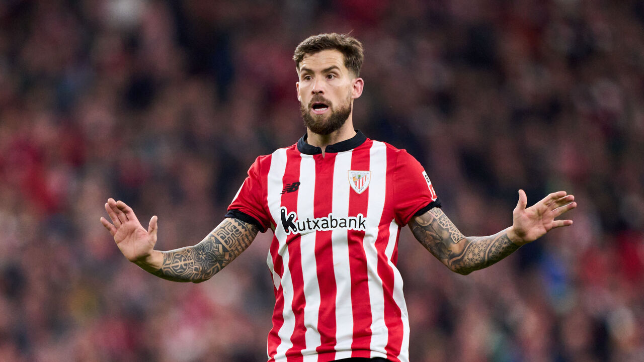 BILBAO, SPAIN - APRIL 04: Inigo Martinez of Athletic Club reacts during the Copa Del Rey Semi Final Second Leg match between Athletic Club and Osasuna at Estadio de San Mames on April 04, 2023 in Bilbao, Spain.
