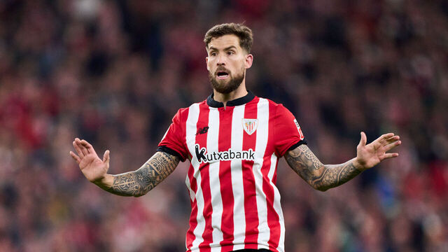 BILBAO, SPAIN - APRIL 04: Inigo Martinez of Athletic Club reacts during the Copa Del Rey Semi Final Second Leg match between Athletic Club and Osasuna at Estadio de San Mames on April 04, 2023 in Bilbao, Spain.