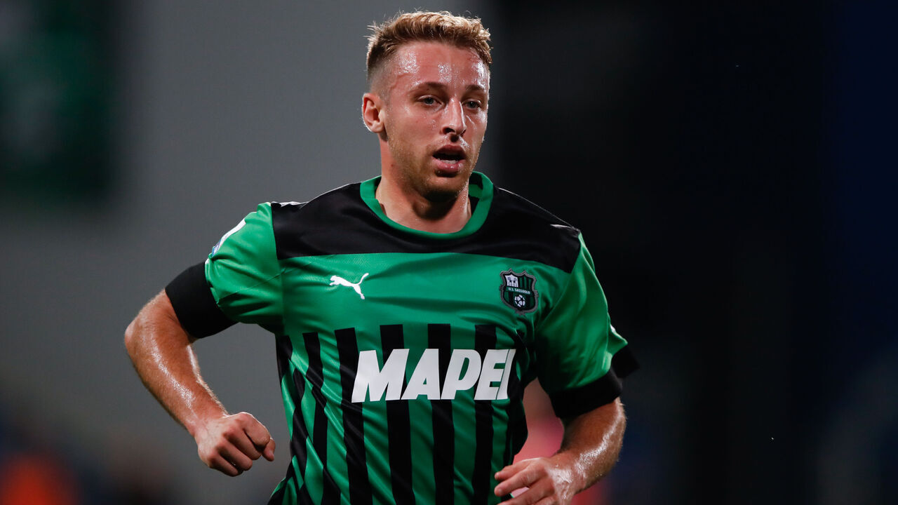 REGGIO NELL'EMILIA, ITALY - MAY 19: Davide Frattesi of Sassuolo during the Serie A match between US Sassuolo and AC Monza at Mapei Stadium - Citta' del Tricolore on May 19, 2023 in Reggio nell'Emilia, Italy.