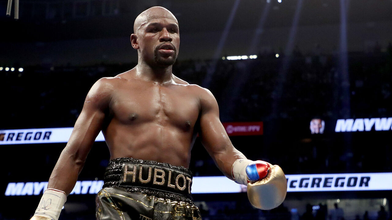 LAS VEGAS, NV - AUGUST 26: Floyd Mayweather Jr. walks to his corner while taking on Conor McGregor during their super welterweight boxing match on August 26, 2017 at T-Mobile Arena in Las Vegas, Nevada.