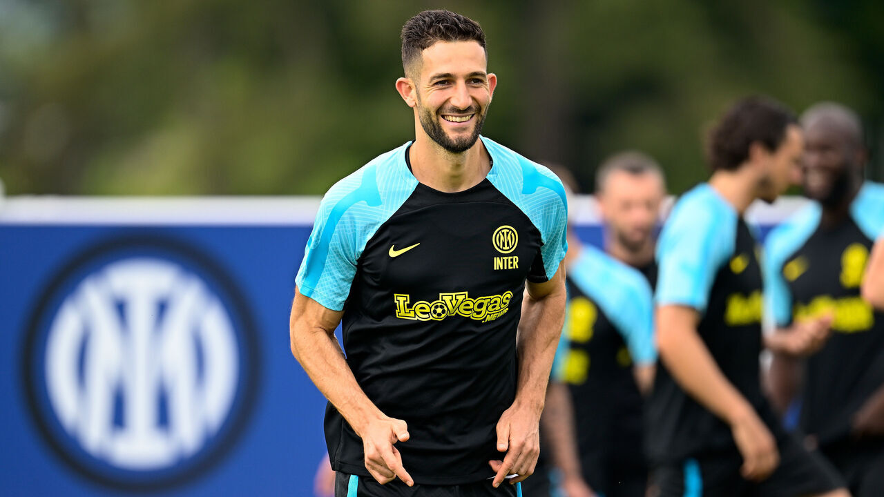COMO, ITALY - JUNE 05: Roberto Gagliardini of FC Internazionale in action during the UEFA Campions League Final media day of FC Internazionale training session at the club's training ground Suning Training Center at Appiano Gentile on June 05, 2023 in Como, Italy.