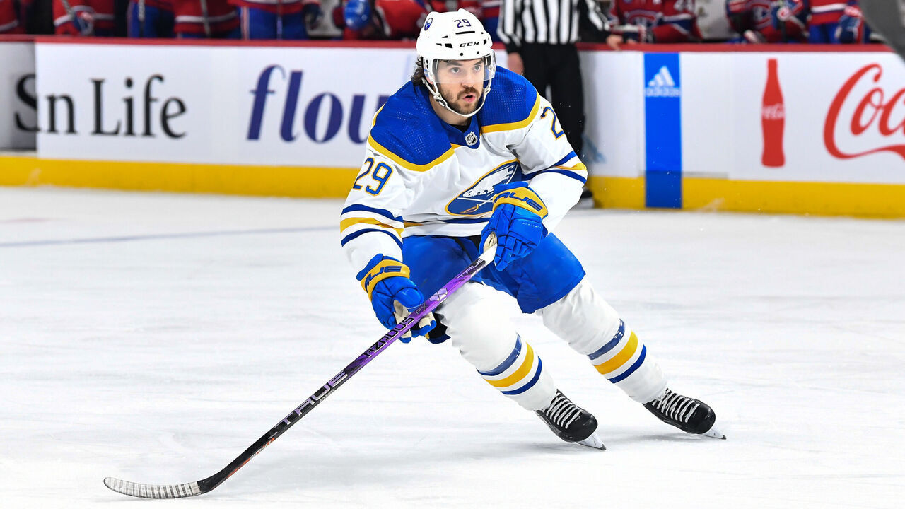 MONTREAL, CANADA - NOVEMBER 22: Vinnie Hinostroza #29 of the Buffalo Sabres skates against the Montreal Canadiens during the first period at Centre Bell on November 22, 2022 in Montreal, Quebec, Canada. The Buffalo Sabres defeated the Montreal Canadiens 7-2.