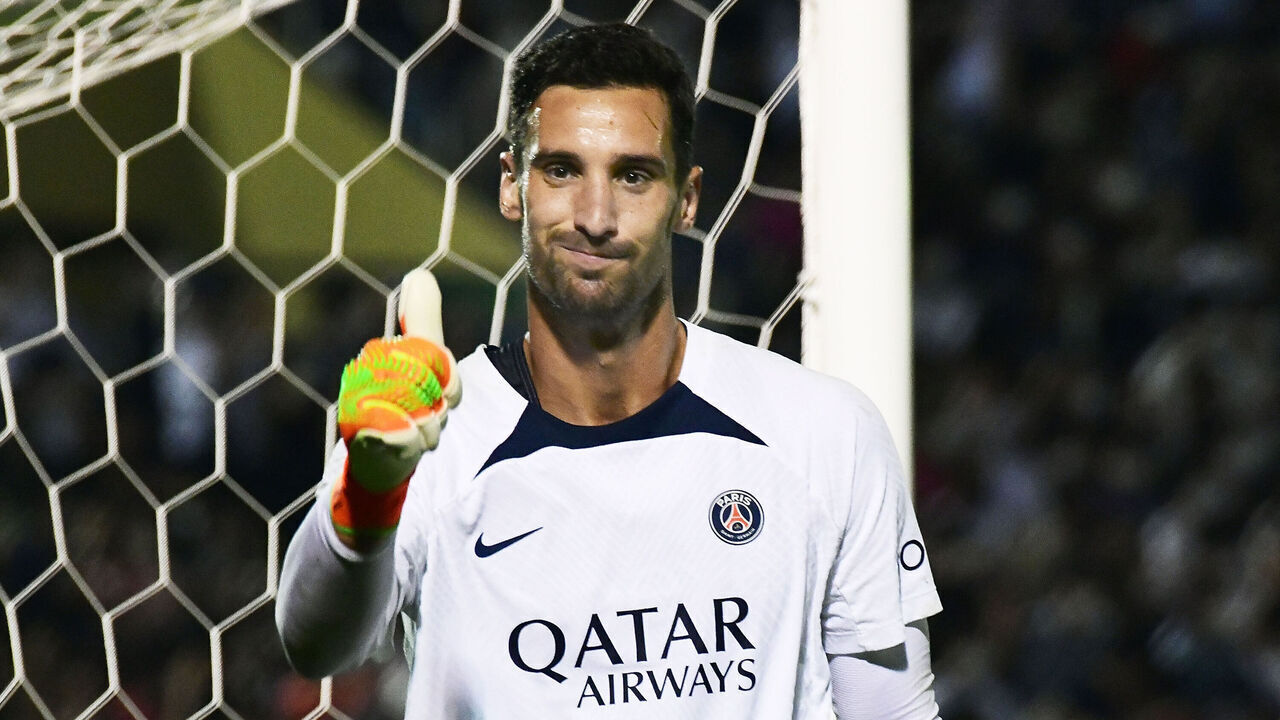 TOKYO, JAPAN - JULY 18: Sergio Rico of the Paris Saint-Germain gestures a thumbs up during the training session at Prince Chichibu Memorial Rugby Ground on July 18, 2022 in Tokyo, Japan.