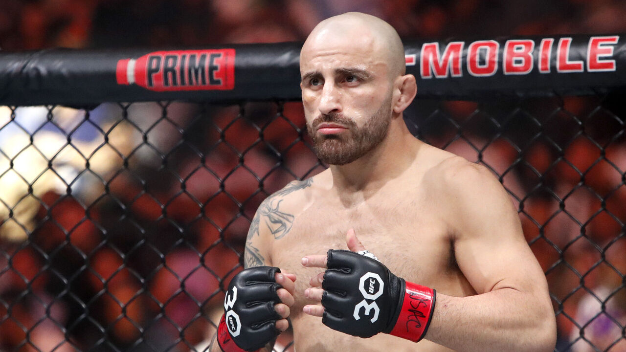 LAS VEGAS, NEVADA - JULY 08: UFC featherweight champion Alexander Volkanovski prepares for his fight against interim champion Yair Rodriguez during UFC 290 at T-Mobile Arena on July 08, 2023 in Las Vegas, Nevada. Volkanovski retained his title with a third-round TKO.