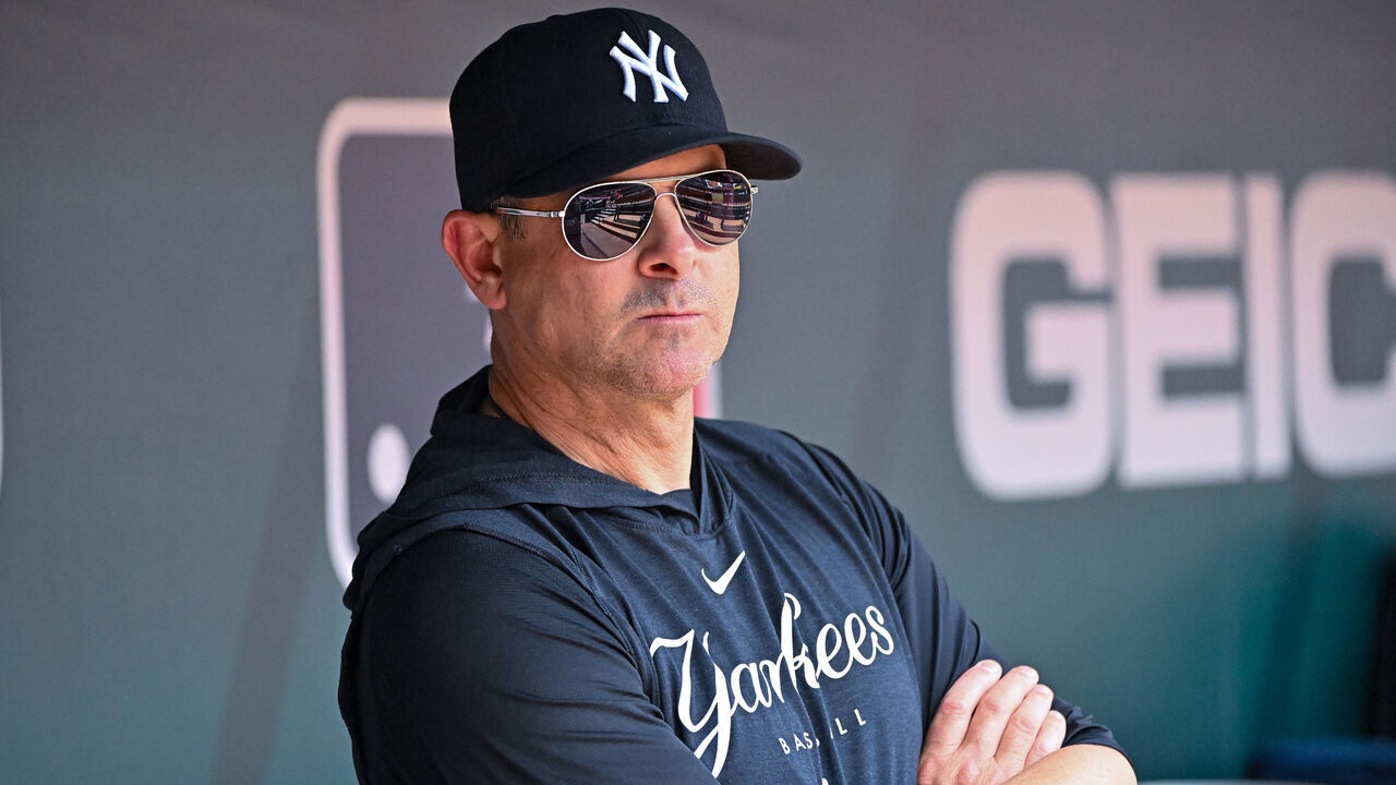 ST. LOUIS, MO - JUL 01: New York Yankees manager Aaron Boone (17) during game one of a doubleheader between the New York Yankees and the St. Louis Cardinals on July 01, 2023, at Busch Stadium in St. Louis MO