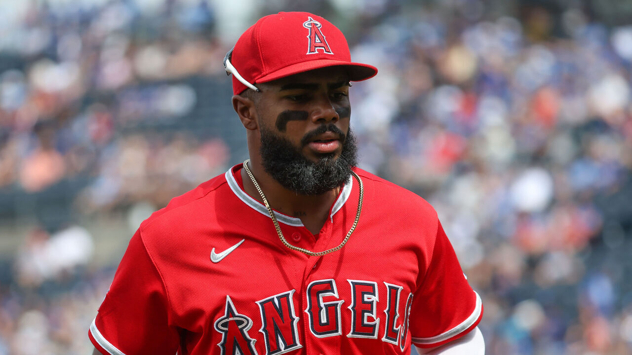 KANSAS CITY, MO - JUNE 17: Los Angeles Angels second baseman Luis Rengifo (2) during an MLB game between the Los Angeles Angles and Kansas City Royals on June 17, 2023 at Kaufmann Stadium in Kansas City, MO.