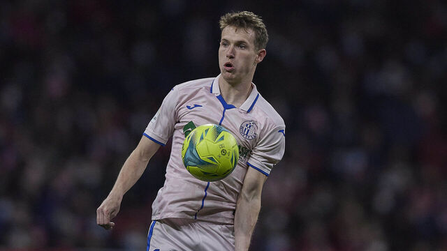 MADRID, SPAIN - FEBRUARY 12: Jakub Jankto of Getafe CF controls the ball during the La Liga Santader match between Club Atletico de Madrid and Getafe CF at Estadio Wanda Metropolitano on February 12, 2022 in Madrid, Spain.