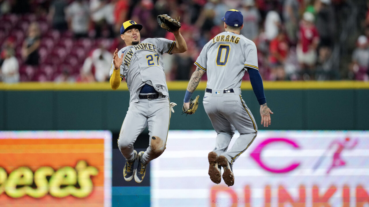 Brewers shut out Reds for 3rd straight game, take sole NL Central lead with  3-0 win