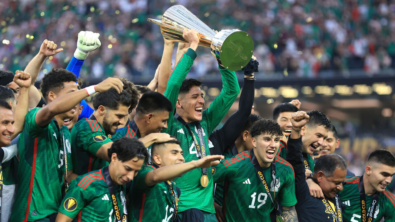 INGLEWOOD, CALIFORNIA - JULY 16: Team Mexico celebrates after defeating Panama 1-0 in the Concacaf Gold Cup final match between Mexico and Panama at SoFi Stadium on July 16, 2023 in Inglewood, California.