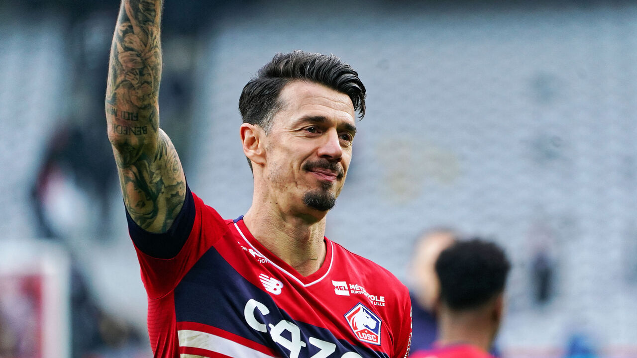 LILLE, FRANCE - FEBRUARY 12: Jose Fonte of Lille OSC celebrateS during the Ligue 1 match between Lille OSC and RC Strasbourg at Stade Pierre-Mauroy on February 12, 2023 in Lille, France.