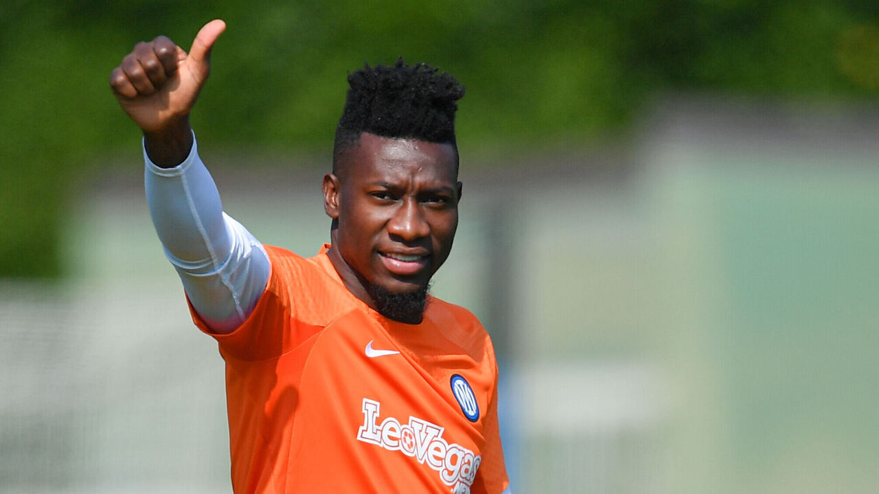 COMO, ITALY - JULY 16: Andrè Onana of FC Internazionale greets during the FC Internazionale training session at the club's training ground Suning Training Center at Appiano Gentile on July 16, 2023 in Como, Italy.