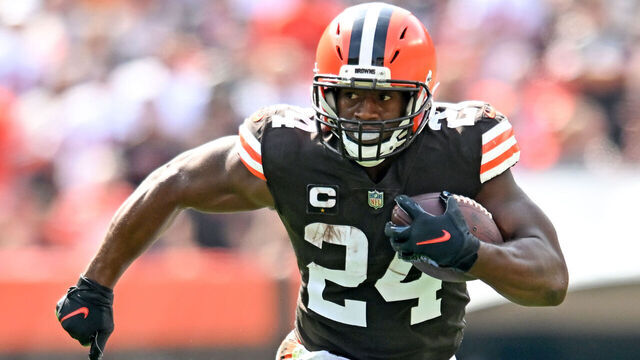 CLEVELAND, OH - SEPTEMBER 18: Nick Chubb #24 of the Cleveland Browns carries the ball during the first half against the New York Jets at FirstEnergy Stadium on September 18, 2022 in Cleveland, Ohio.