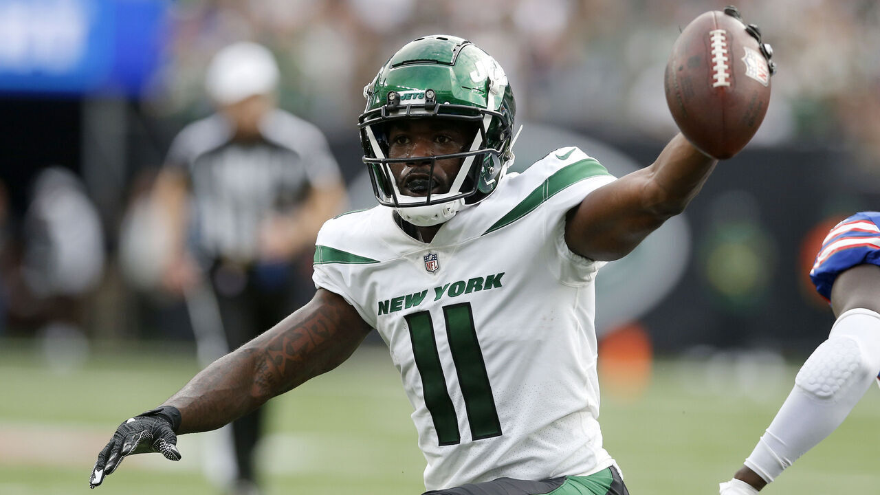 EAST RUTHERFORD, NEW JERSEY - NOVEMBER 06: (NEW YORK DAILIES OUT) Denzel Mims #11 of the New York Jets in action against the Buffalo Bills at MetLife Stadium on November 06, 2022 in East Rutherford, New Jersey. The Jets defeated the Bills 20-17.