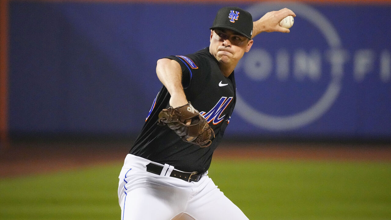 FLUSHING, NY - JUNE 30: New York Mets Pitcher Brooks Raley (25) delivers a pitch during the seventh inning of a Major League Baseball game between the San Francisco Giants and New York Mets on June 30, 2023, at Citi Field in Flushing, NY.