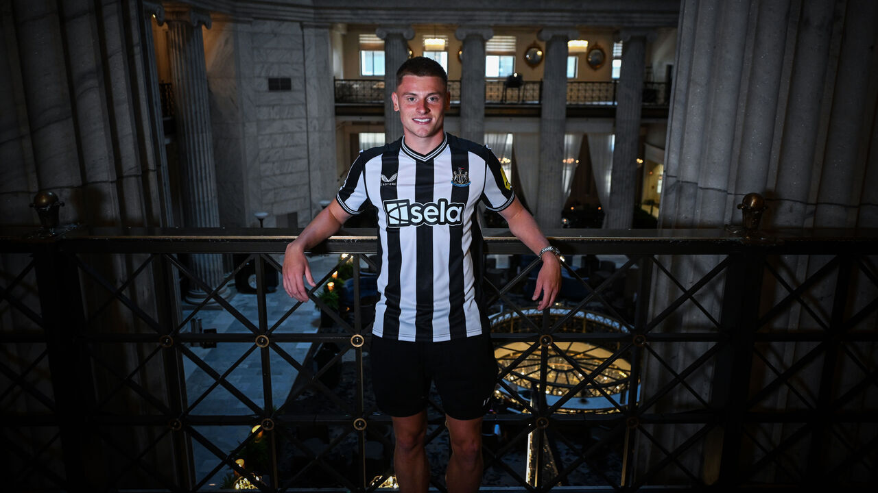 PHILADELPHIA, PENNSYLVANIA - JULY 22: Harvey Barnes poses for photos after signing for Newcastle United at Ritz Carlton Hotel on July 22, 2023 in Philadelphia, Pennsylvania.