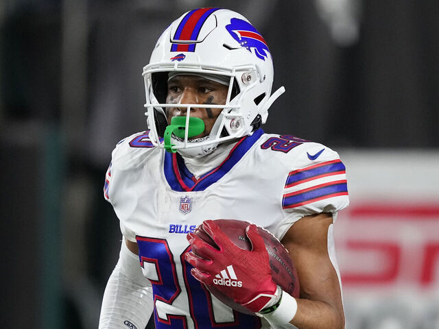 CINCINNATI, OHIO - JANUARY 02: Nyheim Hines #20 of the Buffalo Bills warms up prior to the game against the Cincinnati Bengals at Paycor Stadium on January 02, 2023 in Cincinnati, Ohio.