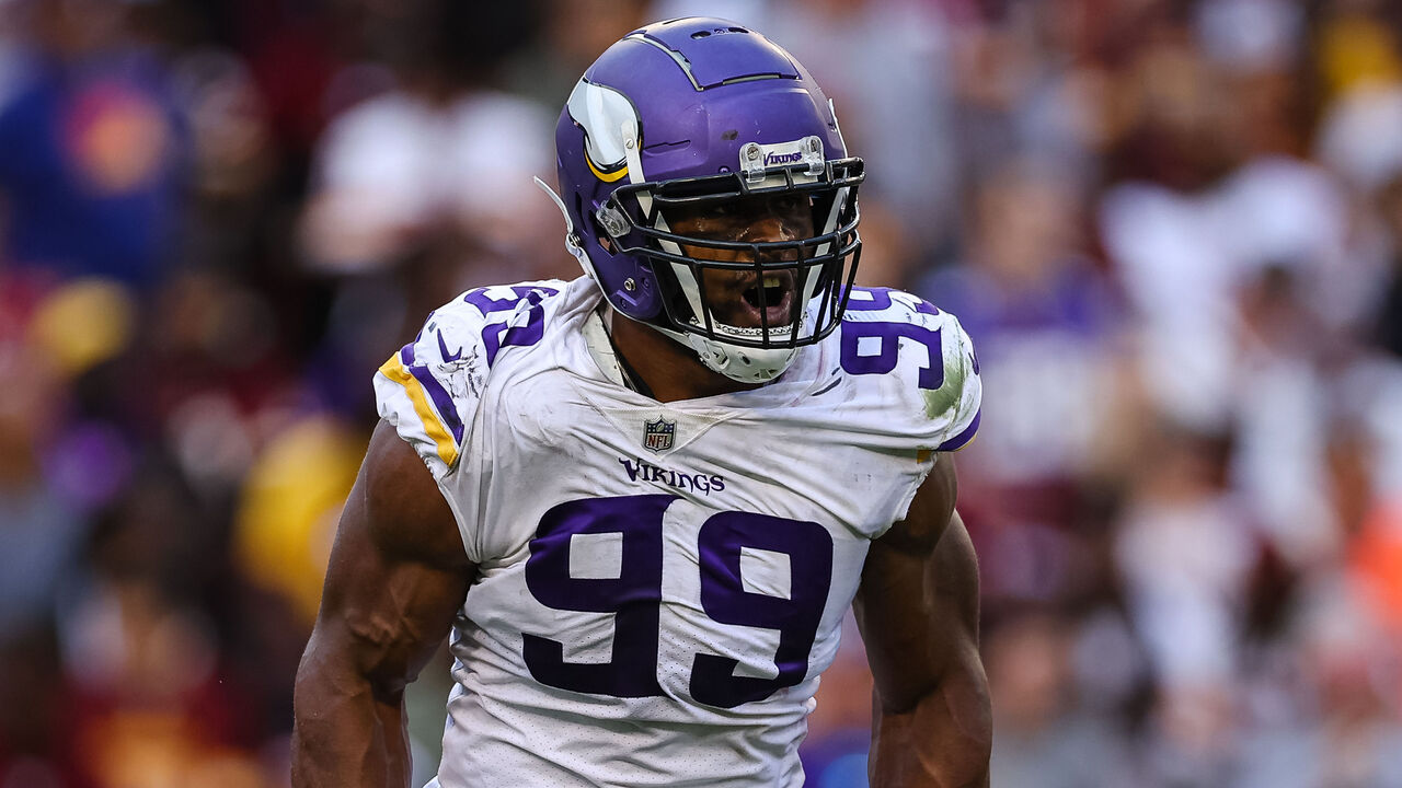 Minnesota Vikings outside linebacker Danielle Hunter (99) takes part in  drills during the NFL football team's training camp in Eagan, Minn.,  Wednesday, July 27, 2022. (AP Photo/Abbie Parr Stock Photo - Alamy