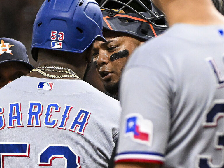 Dusty Baker backs Martín Maldonado after heated jawing, ejection