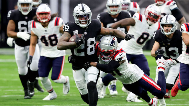 LAS VEGAS, NEVADA - DECEMBER 18: Josh Jacobs #28 of the Las Vegas Raiders carries the ball against the New England Patriots during the first quarter of the game at Allegiant Stadium on December 18, 2022 in Las Vegas, Nevada.