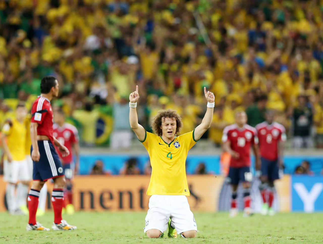 Brazil 2 Colombia 1 Hosts Move One Step Closer To The Final Thescore Com