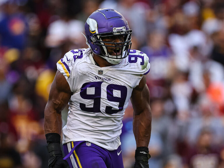 Danielle Hunter reports to Vikings training camp with contract situation  unsettled