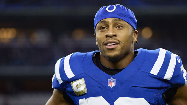 ARLINGTON, TX - DECEMBER 04: Jonathan Taylor #28 of the Indianapolis Colts warms up before kickoff against the Dallas Cowboys at AT&T Stadium on December 4, 2022 in Arlington, Texas.
