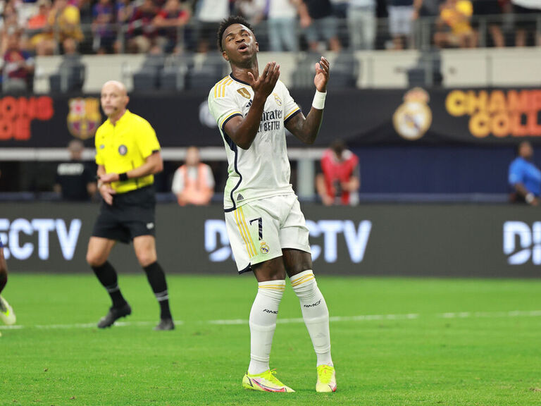 Barca and the woodwork defeat Real in Texas 'clasico'