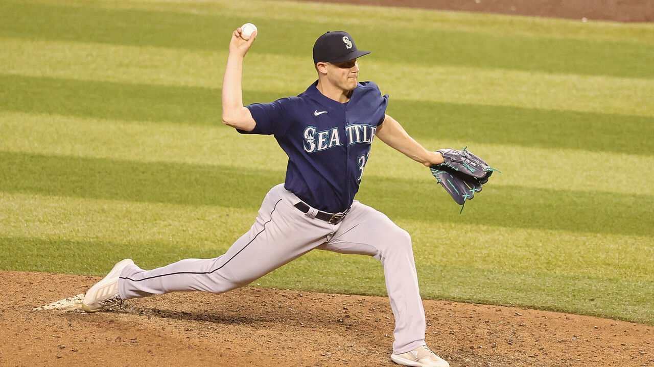PHOENIX, ARIZONA - JULY 28: Relief pitcher Paul Sewald #37 of the Seattle Mariners pitches against the Arizona Diamondbacks during the MLB game at Chase Field on July 28, 2023 in Phoenix, Arizona.
